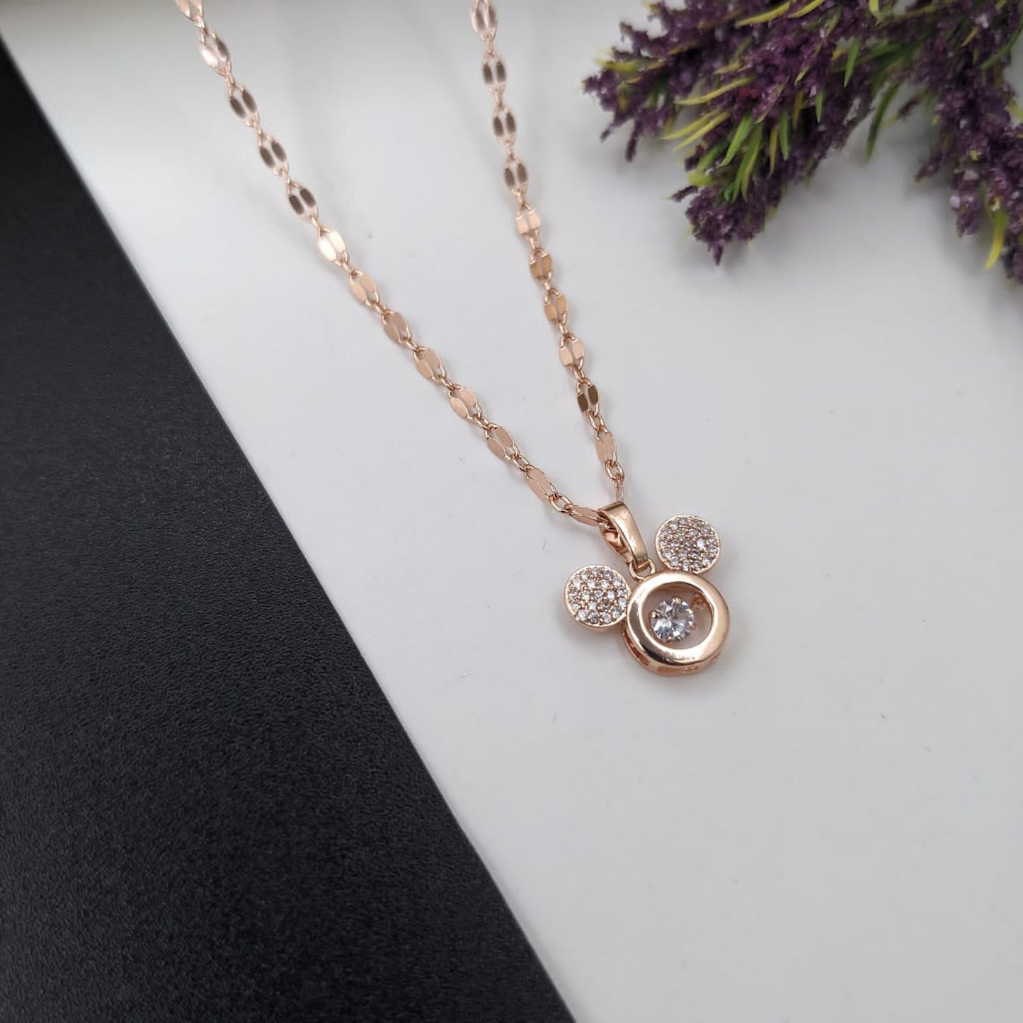 Elegant Gold Finish Pendant Chain