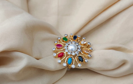 Fashionable Gold Finish Ring for Women